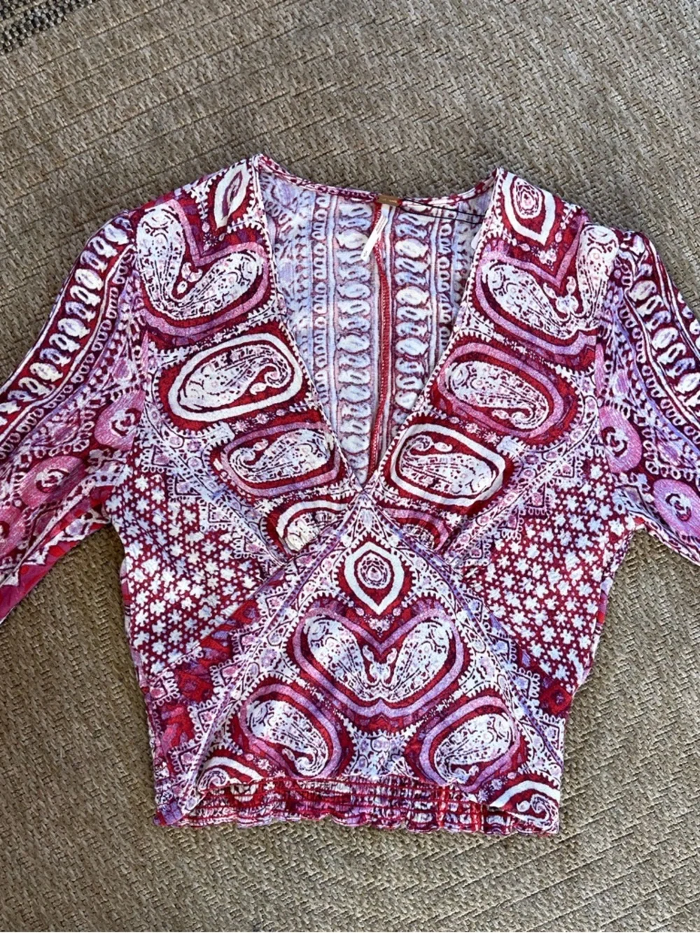 Free People Wild & Free Paisley Crop Top deep V-neck & long sleeves magenta - Picture 7 of 12